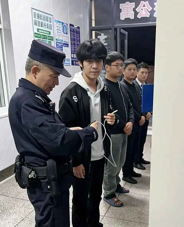 警校联动开展校园安全教育