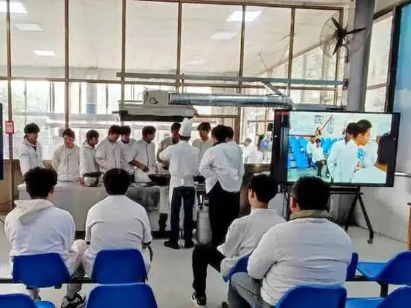 多维发力促发展，精准施策筑平安 | 学校11月份工作简报