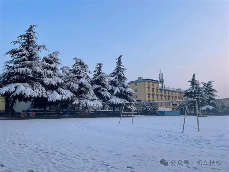 机车校园雪景2