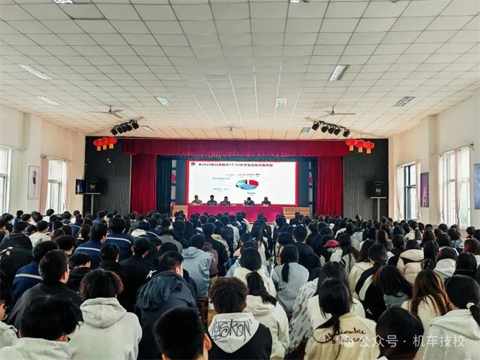 4洛阳机车高级技工学校开展法制教育活动