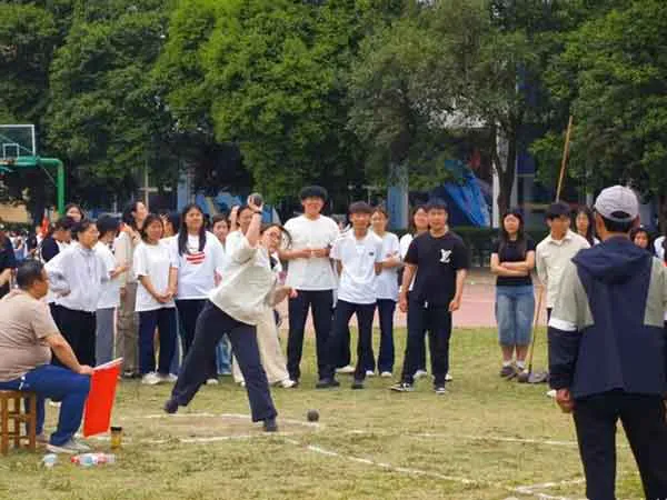 铅球圈内